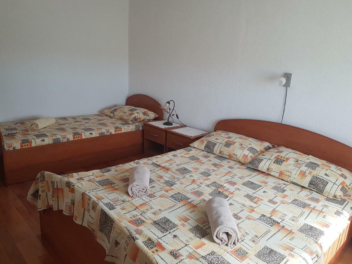 Apartmani Anna Vir Esterno foto
